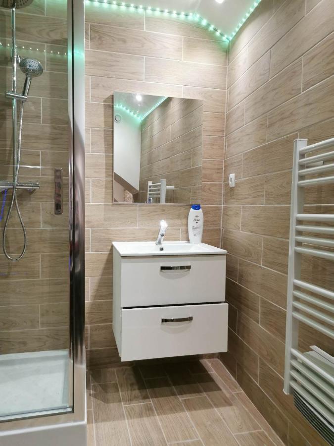 Le Spa De La Cathedrale - Jacuzzi - Sauna - Champagne - Netflix - Wifi Τρουά Εξωτερικό φωτογραφία